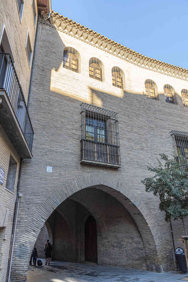 Zaragoza 068 - Arco de Dean.jpg